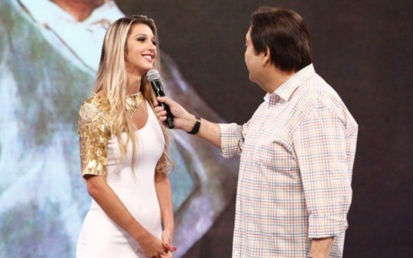 Apresentador não gostou de declaração da jovem sobre virar dançarina se nada der certo em sua carreira candeiasmix apresentador nao gostou de declaracao Apresentador não gostou de declaração da jovem sobre virar dançarina se nada der certo em sua carreira