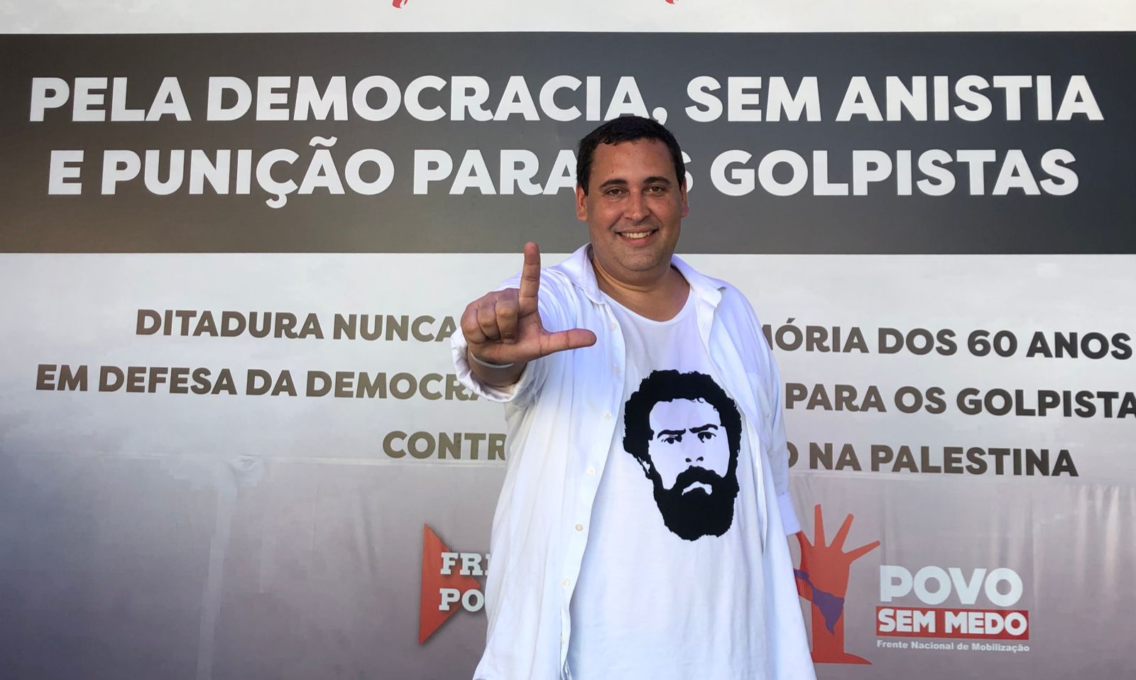 "Dia de celebrar a vitória da república brasileira sobre a tentativa de golpe", diz Éden