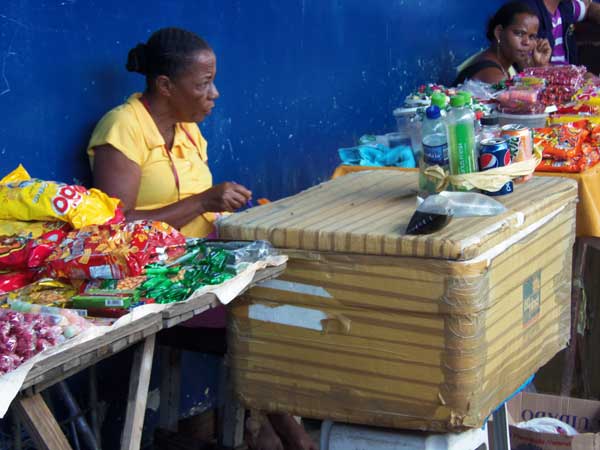 Credenciamento de ambulantes e barraqueiros para o São João: 10 e 11 de junho.