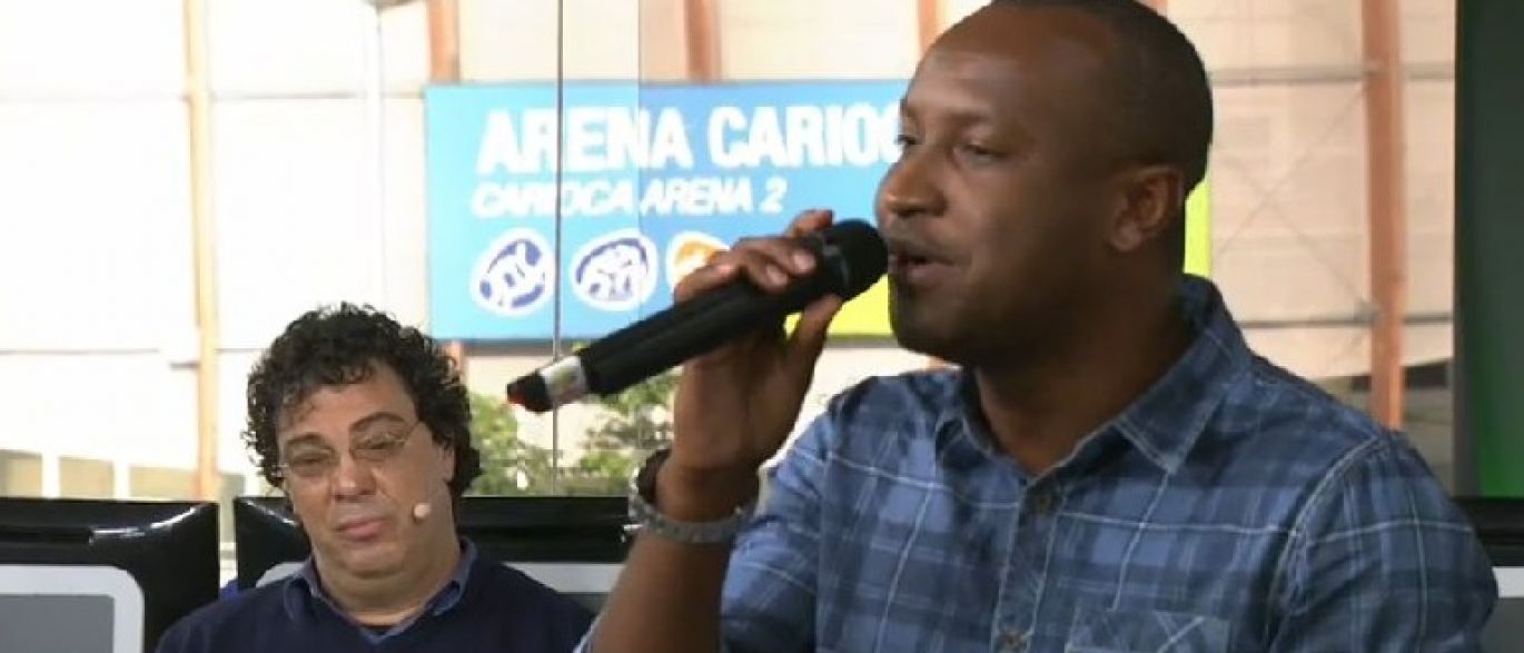 Grupo de pagode recupera rg de thiaguinho em van