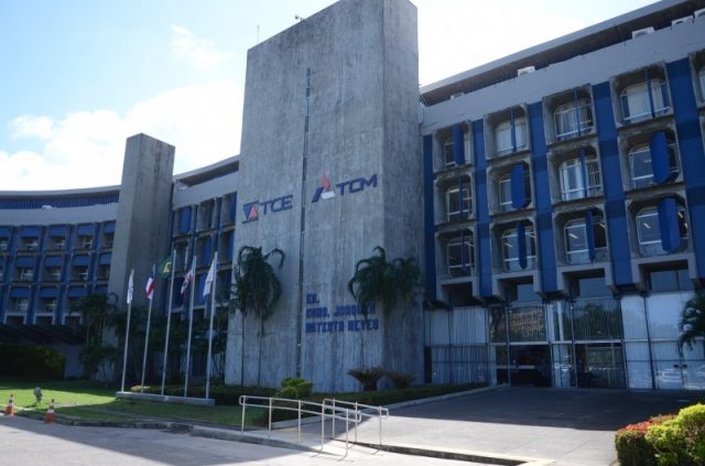 Politica | TCM aprova contas e multa prefeitos em R$ 15 mil