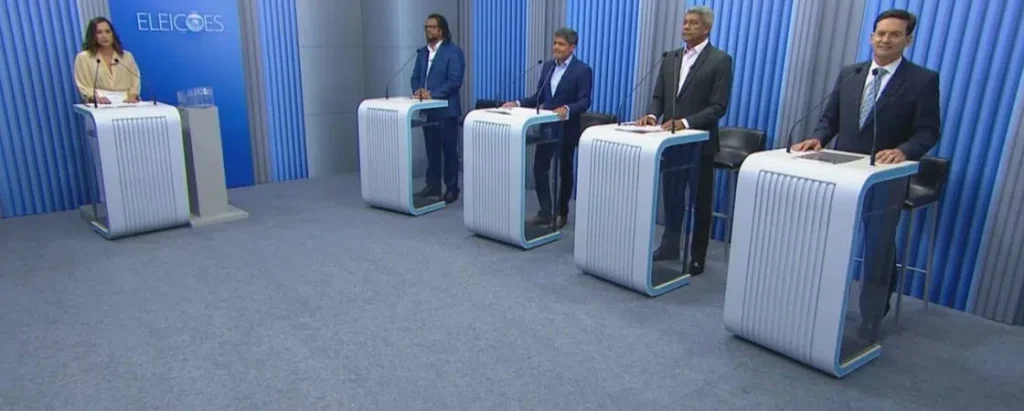 Candidatos miram ACM Neto e exploram polêmica racial em último debate eleitoral Candidatos miram ACM Neto e exploram polêmica racial em último debate eleitoral