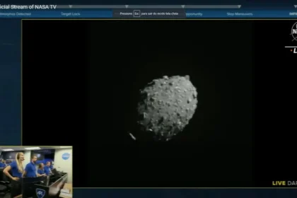 Dimorphos poucos segundos antes de colidir com a DART (Imagem: NASA)