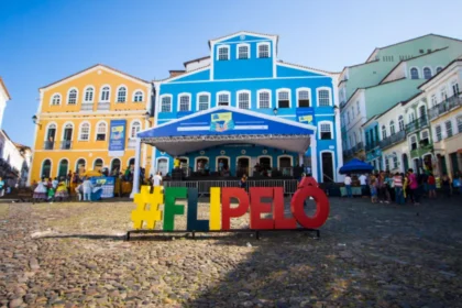 Flipelô: 4º dia da Feira Literária tem mesas e programação cultural; confira