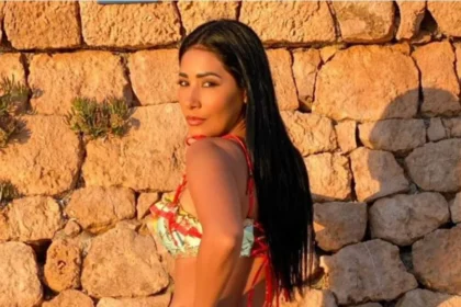 Tomando sol, Simaria ostenta o bumbum perfeito e empina pro alto pra bronzear: “Pra vocês”