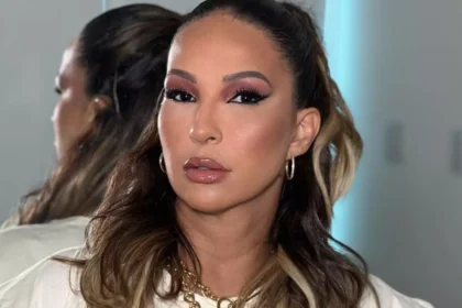 Valesca Popozuda presenteia fãs com foto de seu bumbum gigante no espelho: “Quase não coube”