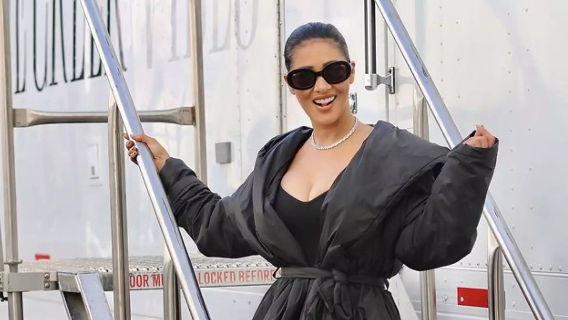 Simaria compartilha vídeo inédito se filmando no quarto com maiô transparente e cavado no bumbum Simaria compartilha vídeo inédito se filmando no quarto com maiô transparente e cavado no bumbum