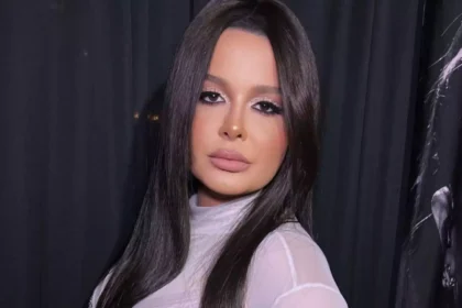 Maraisa empolga público antes de show e quebra internet ao desfilar com look transparente demais