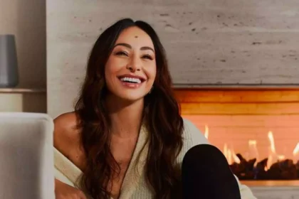 Sabrina Sato arrasa com shorts provocante e ostenta volume ousado ao dar empinadinha na bicicleta