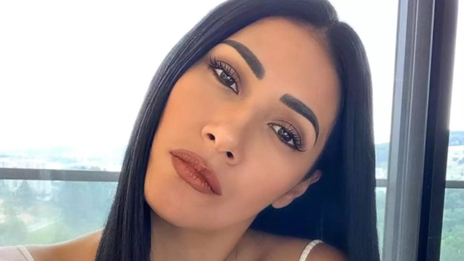 O decote não aguentou o silicone? simaria tira selfie chamativa e choca com volumão da coleguinha O decote não aguentou o silicone? Simaria tira selfie chamativa e choca com volumão da coleguinha