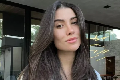 Bianca Andrade perde a vergonha e mostra seu bumbum bem de pertinho com biquíni cavado: “Livre”
