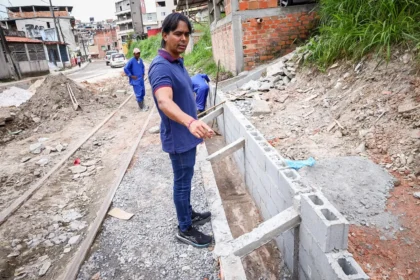 Prefeito acompanha obras na Avenida Wanderley de Araújo Pinho!