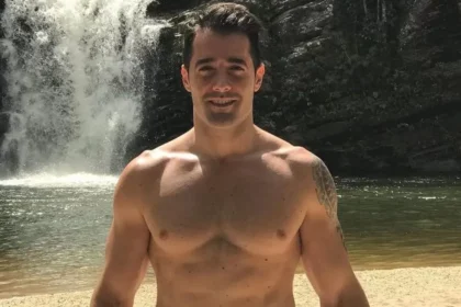 Ex-marido de Simaria é alvo de críticas ao surgir pelado na web