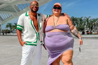 Totalmente nus, Thais Carla e marido atiçam internautas; veja clique
