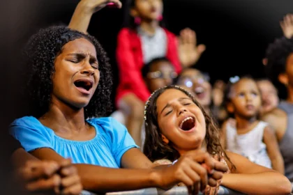 Semana Evangélica de Candeias Inicia com Grande Celebração de Louvor e Música