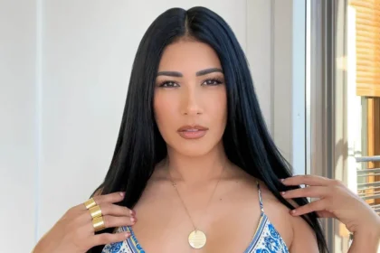 Simaria Mendes revela corpaço escultural em fotos cheias de atitude: ”Beleza pura”