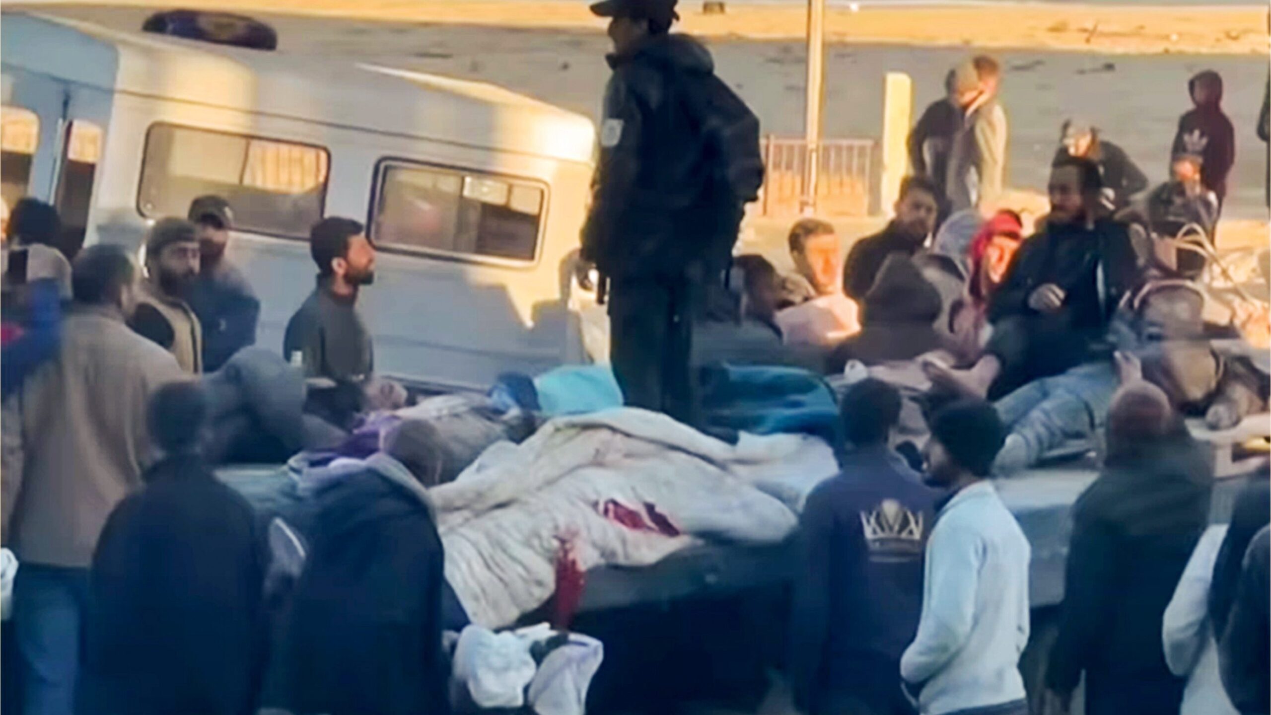 TRAGÉDIA - Feridos na corrida para conseguir comida em Gaza: milhares à míngua em terra sem ordem nem lei