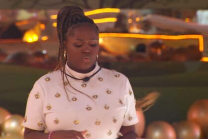 BBB 24: Raquel chama atenção com talento musical na festa