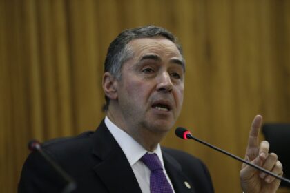 Barroso pede vista e julgamento no STF sobre alcance do foro privilegiado é adiada