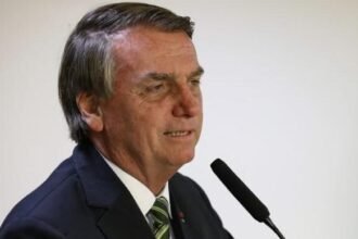 Bolsonaro pede a Moraes que libere seu passaporte, diz colunista