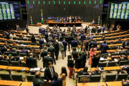Câmara aprova isenção do IR para quem ganha até dois salários mínimos