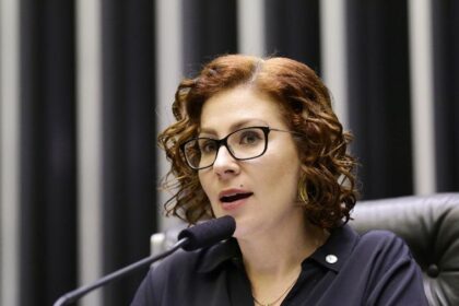 Carla Zambelli é indiciada pela PF por invasão de site do CNJ