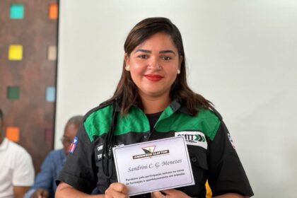 Agentes e Orientadores de trânsito de Candeias recebem certificado de formação