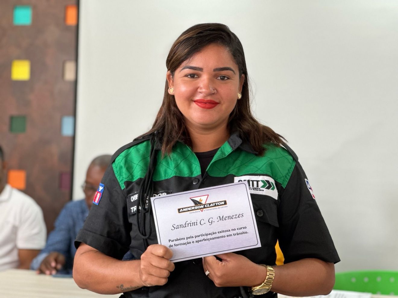 Agentes e Orientadores de trânsito de Candeias recebem certificado de formação