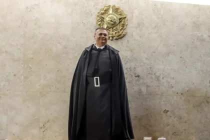 Dino vai relatar recurso de Bolsonaro contra multa imposta pelo TSE