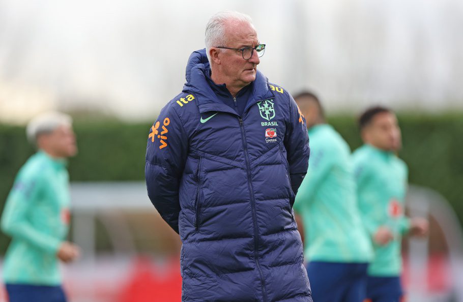 Dorival comanda primeiro treino da Seleção para amistoso contra a Inglaterra