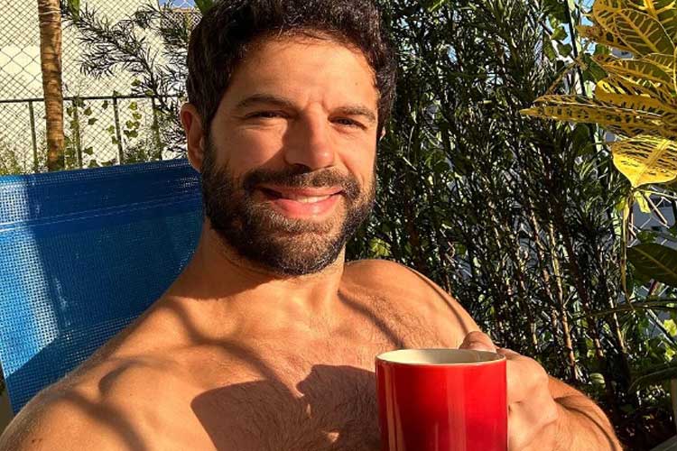 Duda Nagle beija nova namorada após polêmica com Sabrina Sato