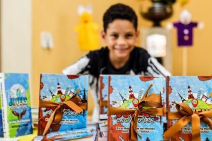 Estudantes da rede municipal de ensino lançam livro sobre identidade e protagonismo no mundo atual