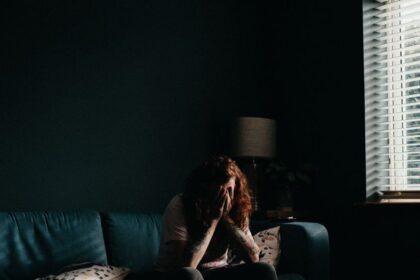 Taxas de autolesão entre jovens aumentam no Brasil, mostra estudo