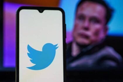 Ex-executivos do Twitter entram com processo milionário contra Elon Musk
