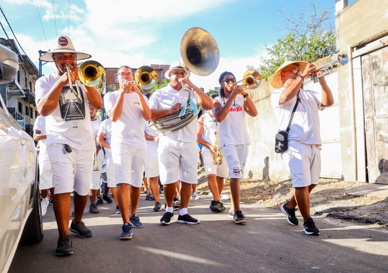 Moradores do Santo Antônio comemoram pavimentação de ruas com festa e caminhada