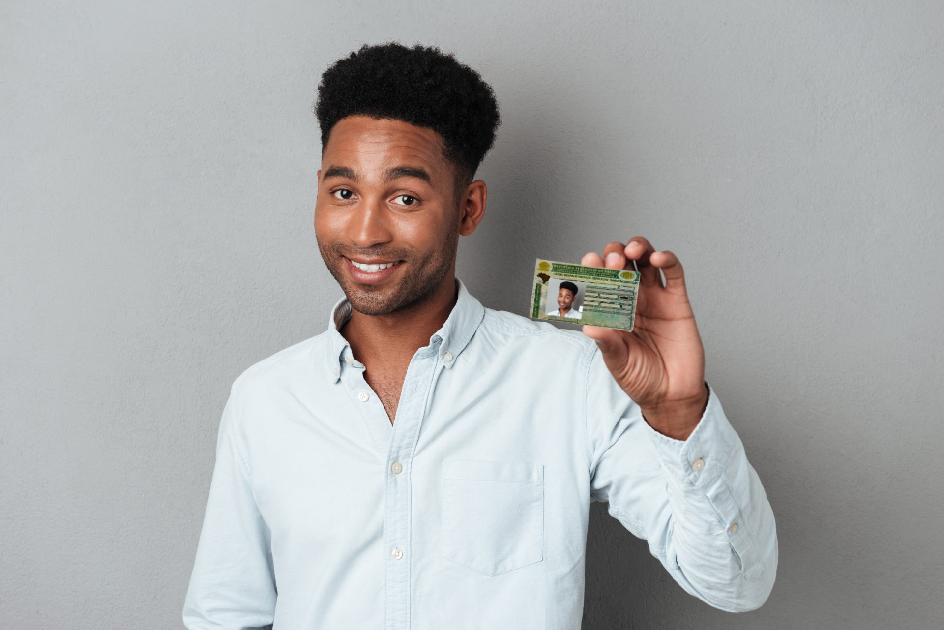 CNH pode chegar em casa pelo convênio Detran-BA e Correios.