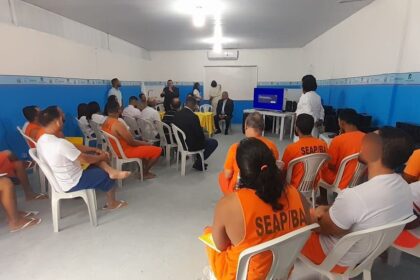 Emoção marca aula inaugural do semestre 2024 na UFSB dentro do Conjunto Penal de Itabuna