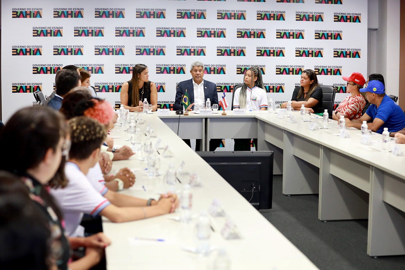 Estudantes de 56 municípios da Bahia têm refeições garantidas com alimentos da agricultura familiar.