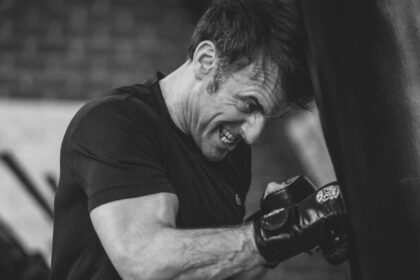 Recado para Putin? Fotos de Macron lutando boxe causam furor nas redes