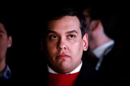 George Santos anuncia que irá concorrer ao Congresso dos EUA após expulsão