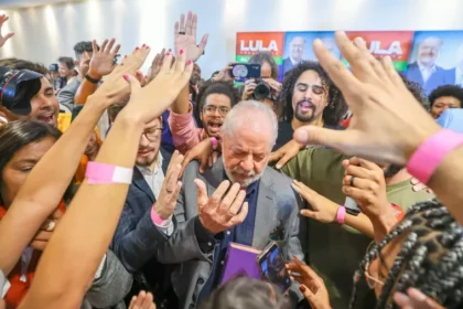 Governo Lula fecha acordo sobre isenções de PEC das Igrejas, diz portal