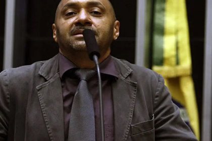 Inquérito contra Tiririca por importunação sexual será enviado à Câmara, diz SSP