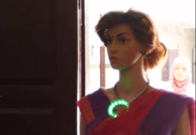 Professora-robô ensina na Índia; assista vídeo.