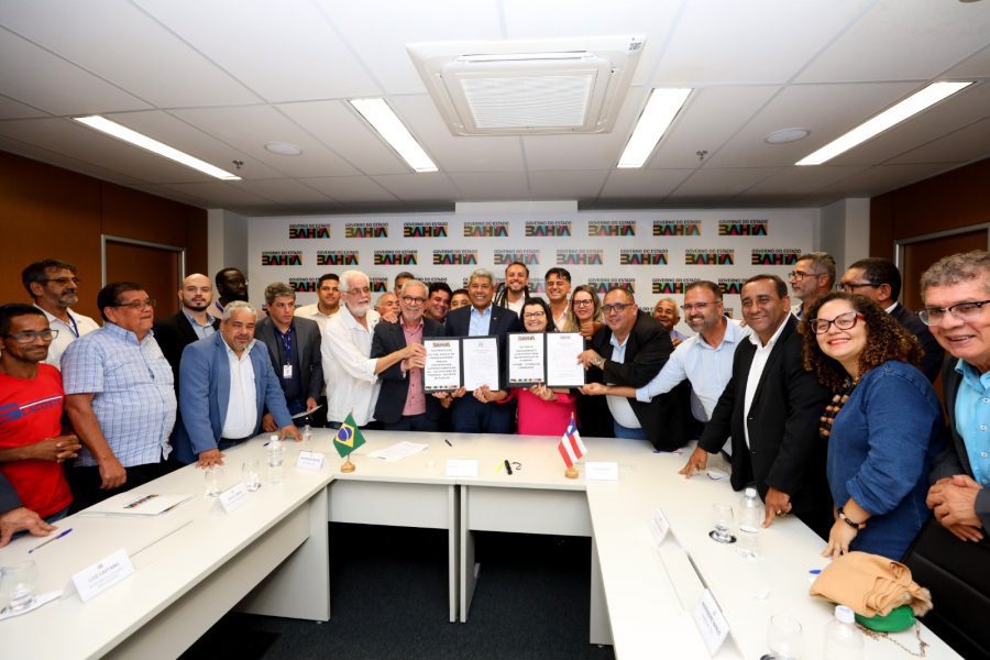 Jerônimo autoriza licitações para pavimentação na BA-262 e na BA-263 em Conquista