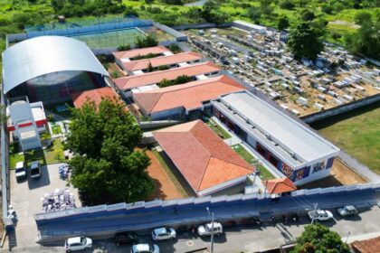 Jerônimo entrega escola em tempo integral em Macajuba