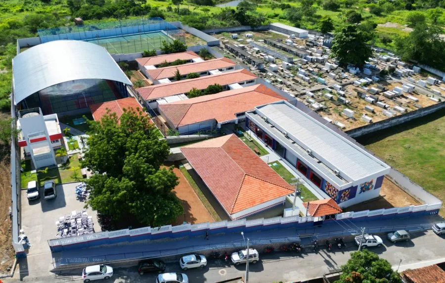 Jerônimo entrega escola em tempo integral em Macajuba