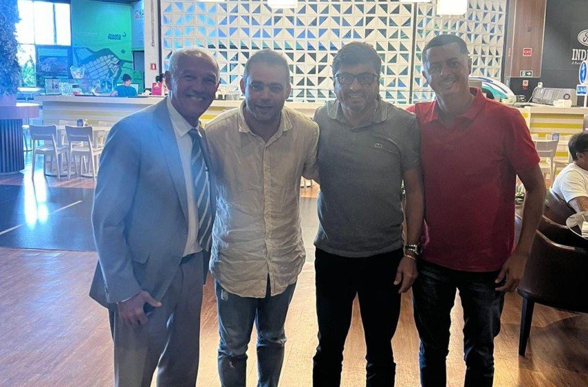 Lideranças políticas reforçam apoio a pré-candidatura de Rosalvo a prefeito de Lauro de Freitas