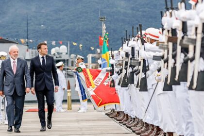 Lula e Macron pedem ‘paz’ e exaltam aliança Brasil-França