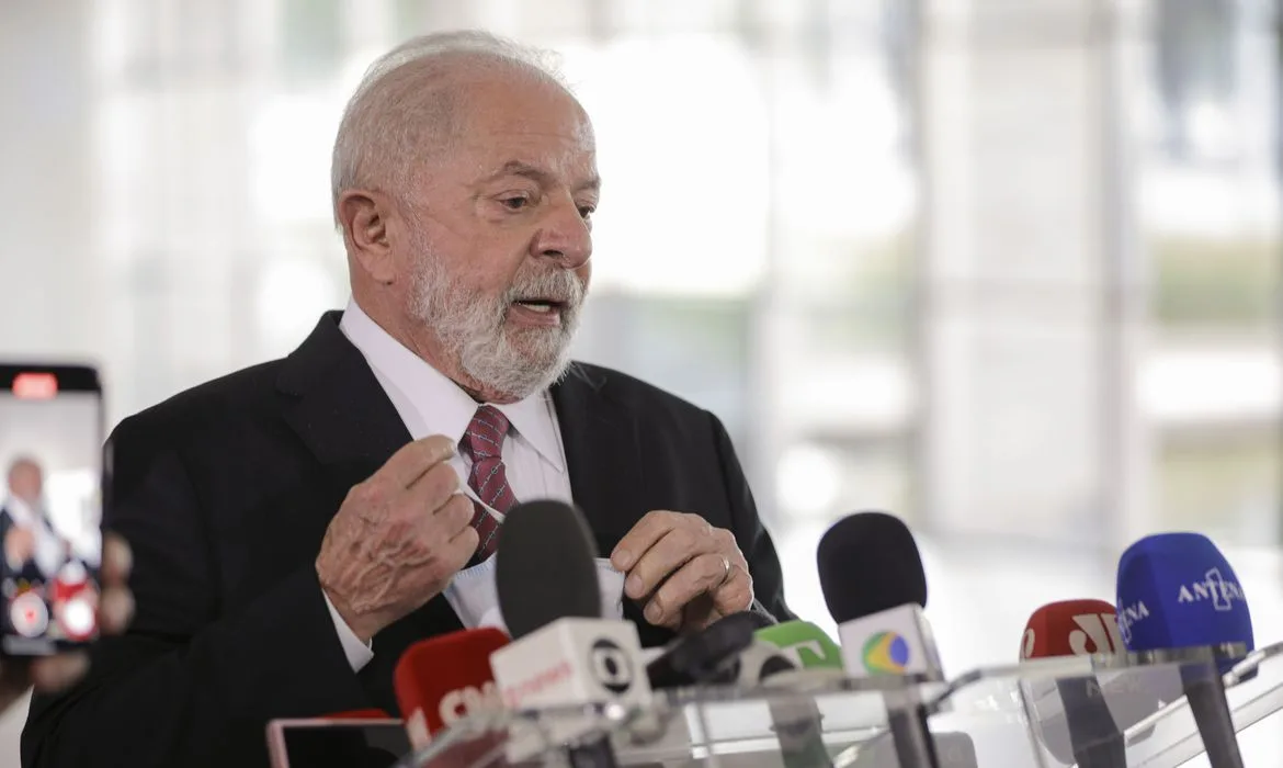 Lula cita presidente da Argentina ao dizer que extrema direita ameaça democracia