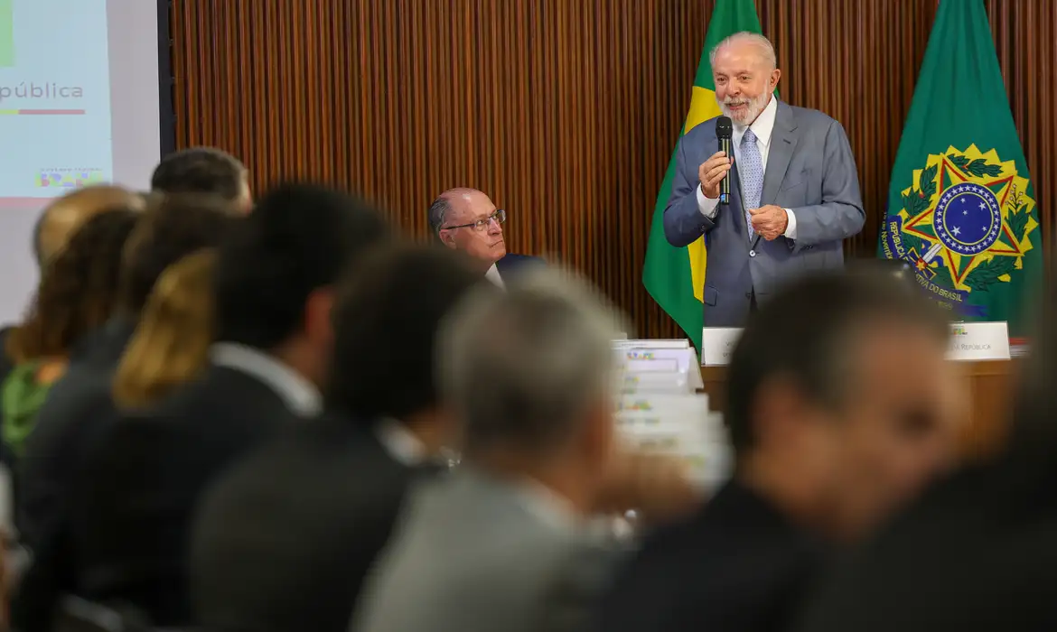 Lula pede foco de ministros em programas já lançados